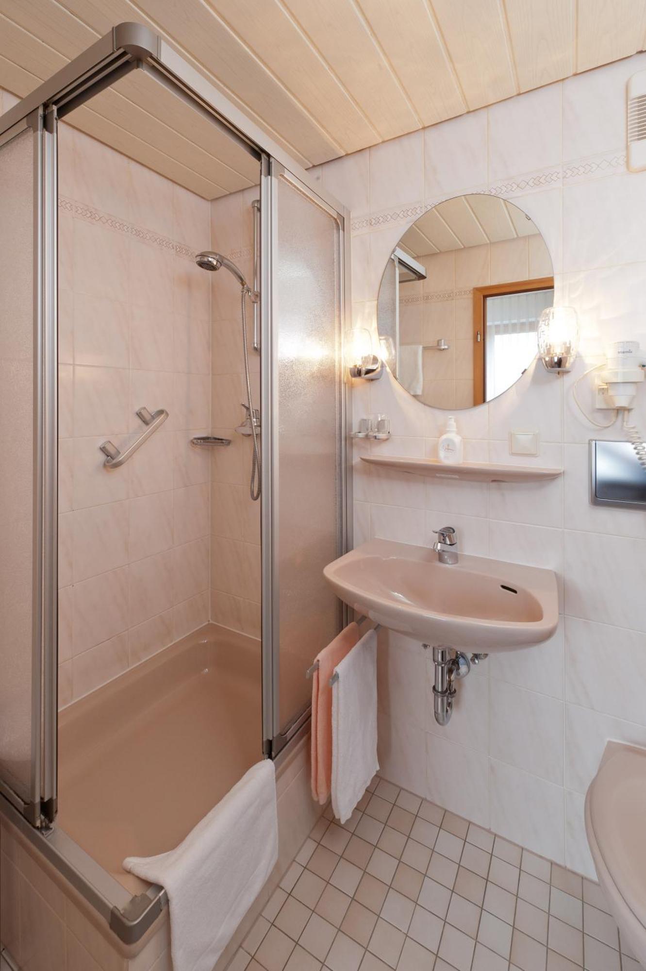 Sindersdorfer Hof Hotel ฮิลโพลท์ชไตน์ ภายนอก รูปภาพ